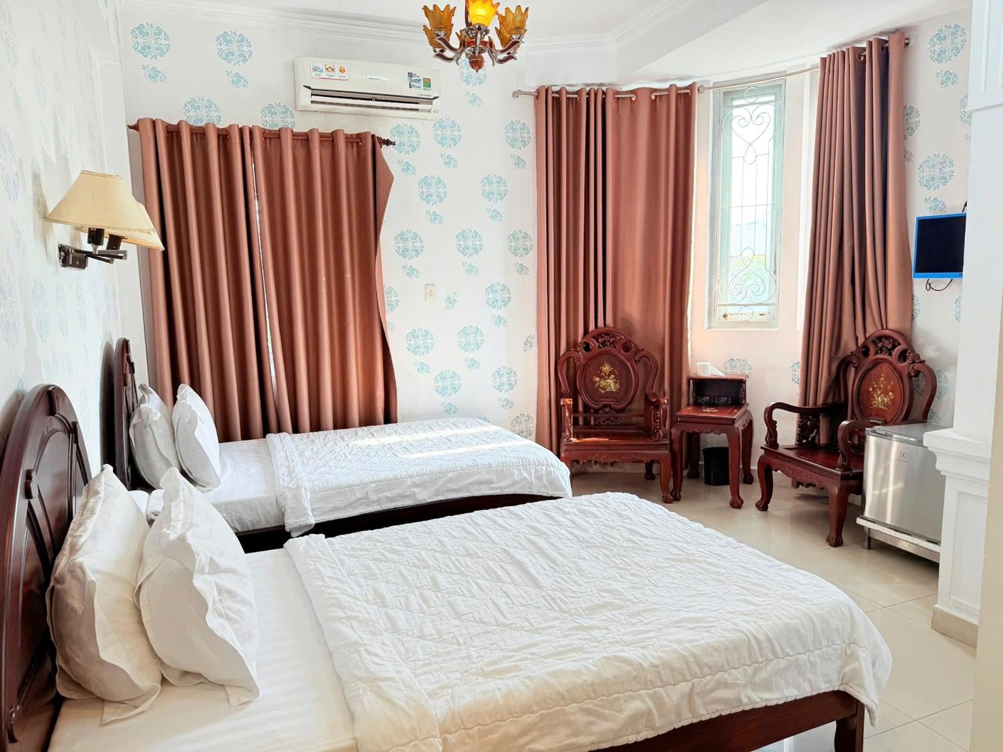 Khach San Hong Tam Hotel Хошимин Екстериор снимка