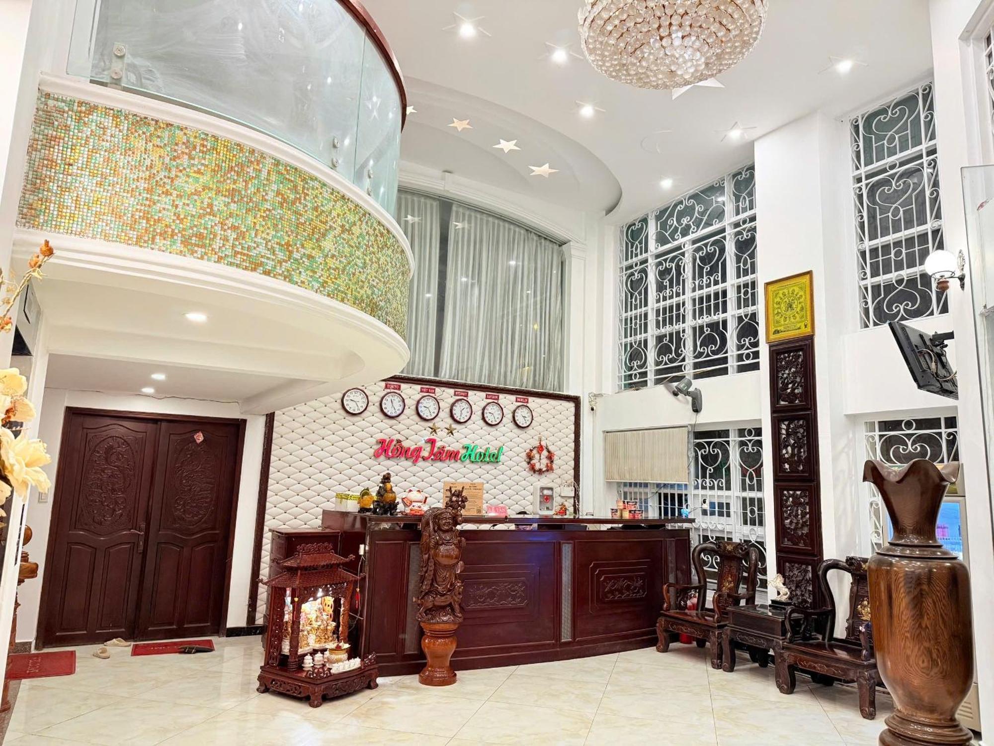 Khach San Hong Tam Hotel Хошимин Екстериор снимка