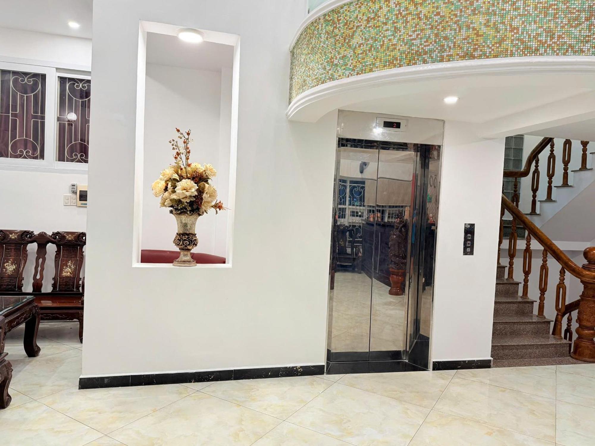 Khach San Hong Tam Hotel Хошимин Екстериор снимка